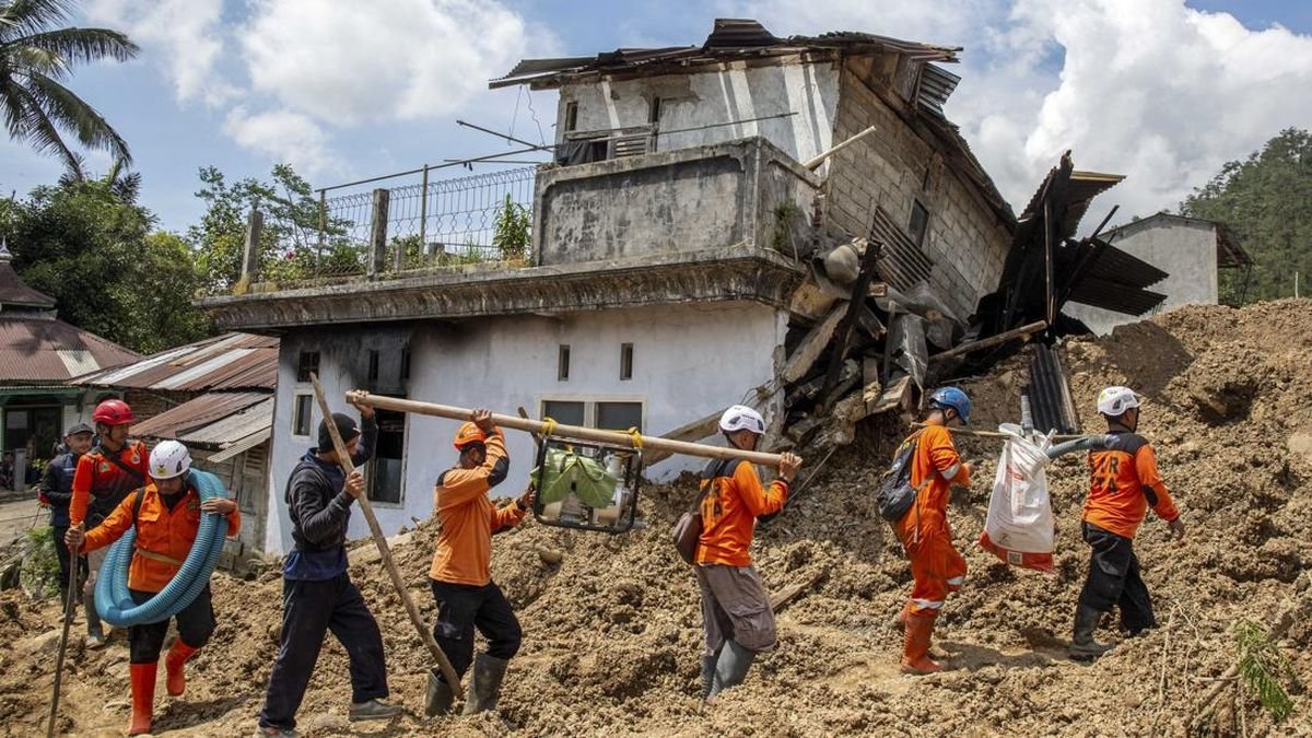 Longsor Banjarnegara Tujuh Korban Kembali Ditemukan, 18 Masih Hilang