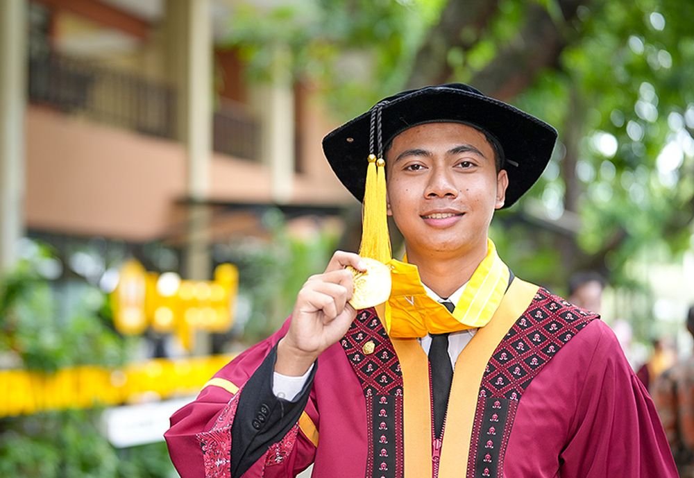 Tembus 3 Jurnal Ilmiah, Muhammad Ramadhani Dinobatkan sebagai Wisudawan Terbaik Sarjana Terapan Unpad
