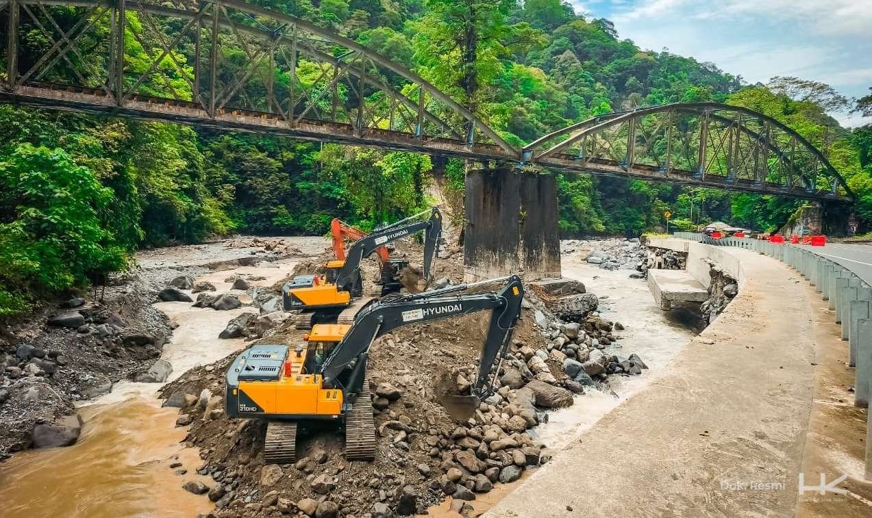 Hutama Karya Kebut Pemulihan Akses Lembah Anai