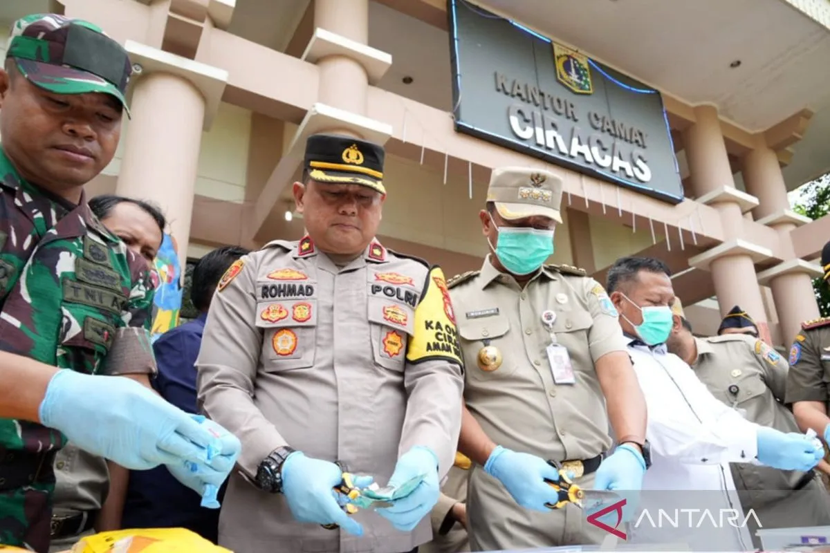 Sebanyak 67 Ribu Butir Obat Ilegal di Ciracas Jaktim Dimusnahkan