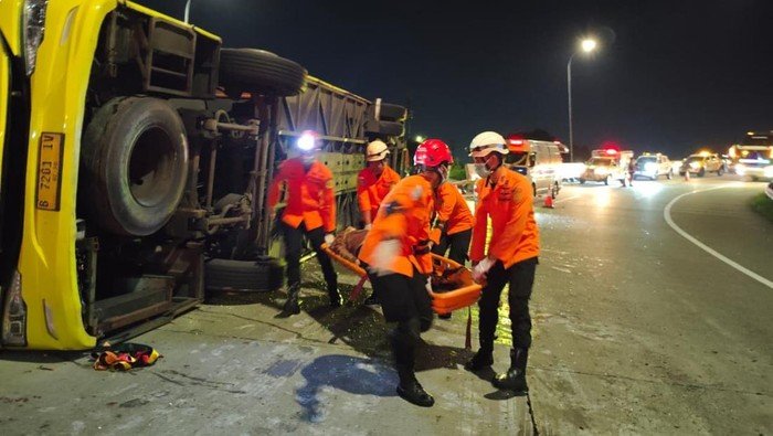 Bus Terguling di Semarang Tewaskan 15 Penumpang