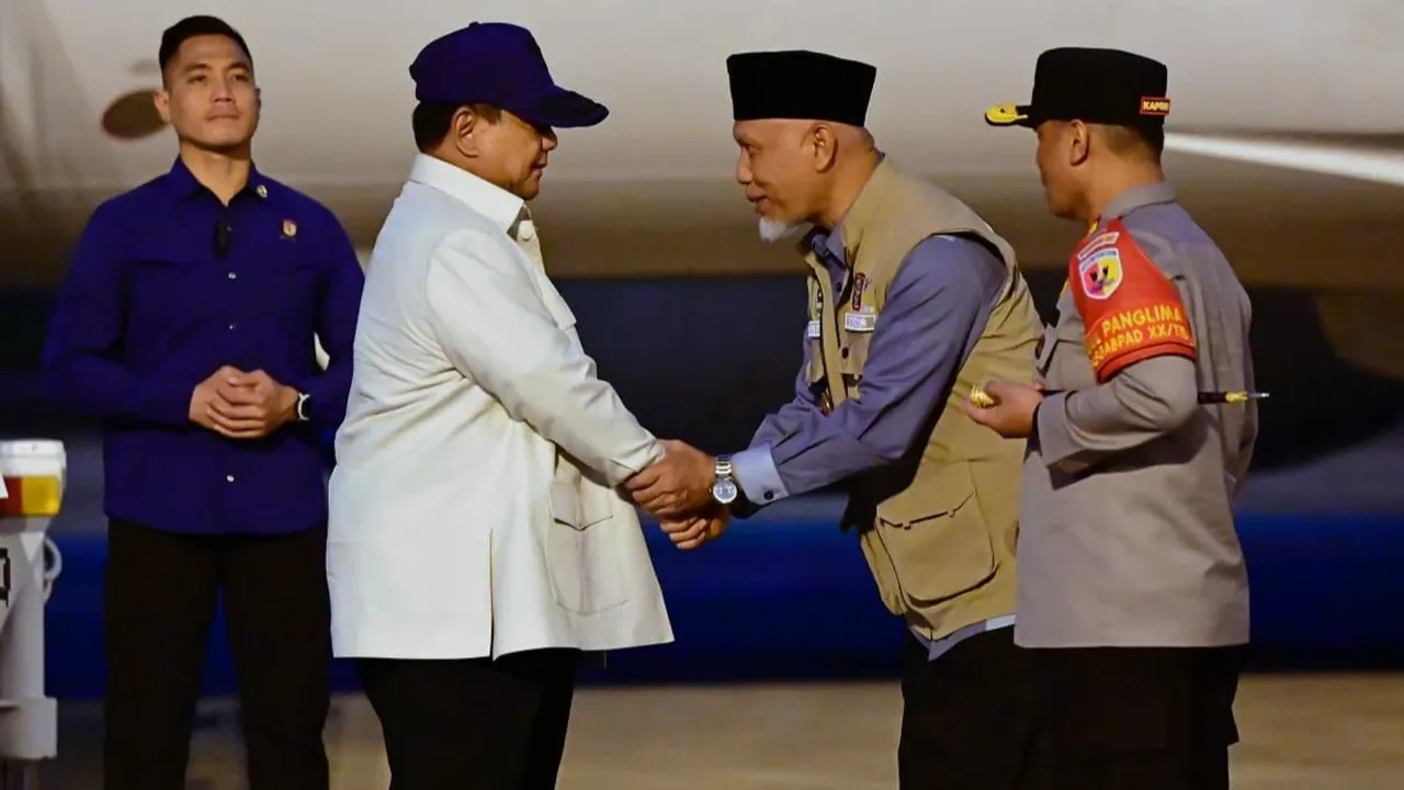Prabowo Tinjau Langsung Penanganan Banjir di Sumatra Barat