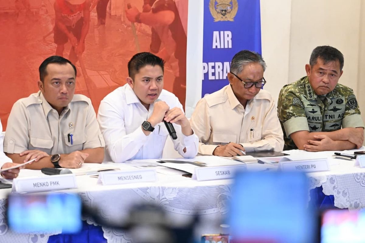 Seskab Teddy Pastikan 15.000 Hunian Sementara Korban Banjir Sumatera Dibangun Danantara