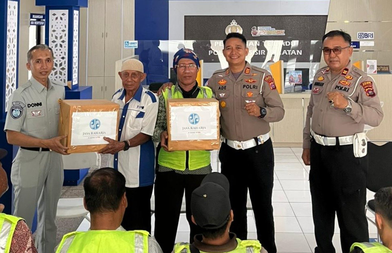 Jasa Raharja Sumatera Barat Bersama Satlantas Polres Pesisir Selatan Gelar Edukasi Keselamatan Berlalu Lintas bagi Pangkalan Ojek di Painan