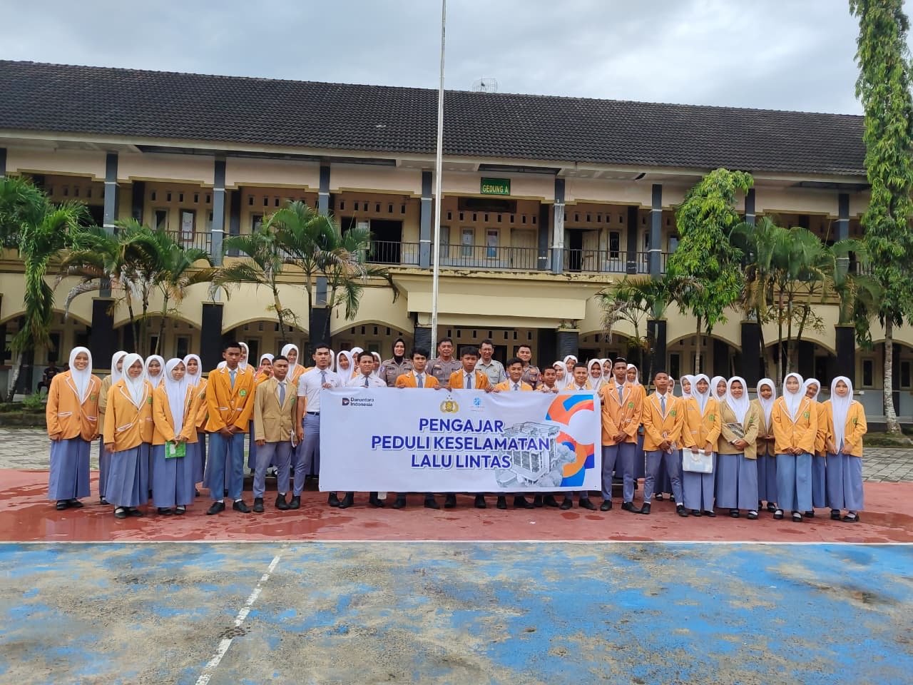 Perkuat Budaya Tertib Berlalu Lintas, Jasa Raharja NTB Laksanakan PPKLdi MAN 1 Praya