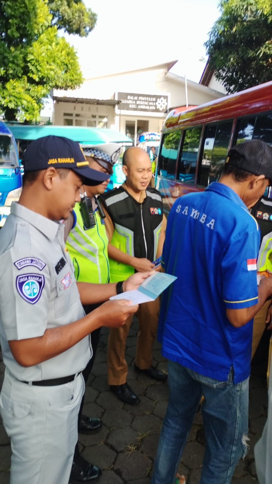 Tingkatkan Kepatuhan Pajak Kendaraan dan Tertib Berlalu Lintas, Tim Pembina Samsat Ungaran Gelar Operasi Yustisi di Kecamatan Ambarawa