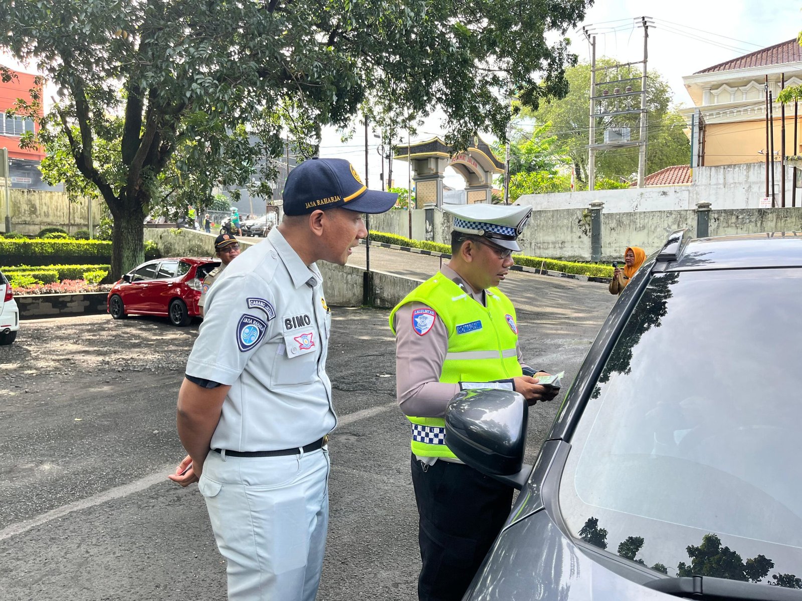 Tingkatkan Kepatuhan Pajak, Jasa Raharja Semarang dan Tim Pembina Samsat Kota Semarang Gelar Sosialisasi di Kawasan Gedung Wanita