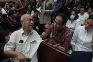 Suasana Haru di Sidang Nadiem, Peluk Istri Erat Setelah Jaksa Tuntut 18 Tahun Penjara