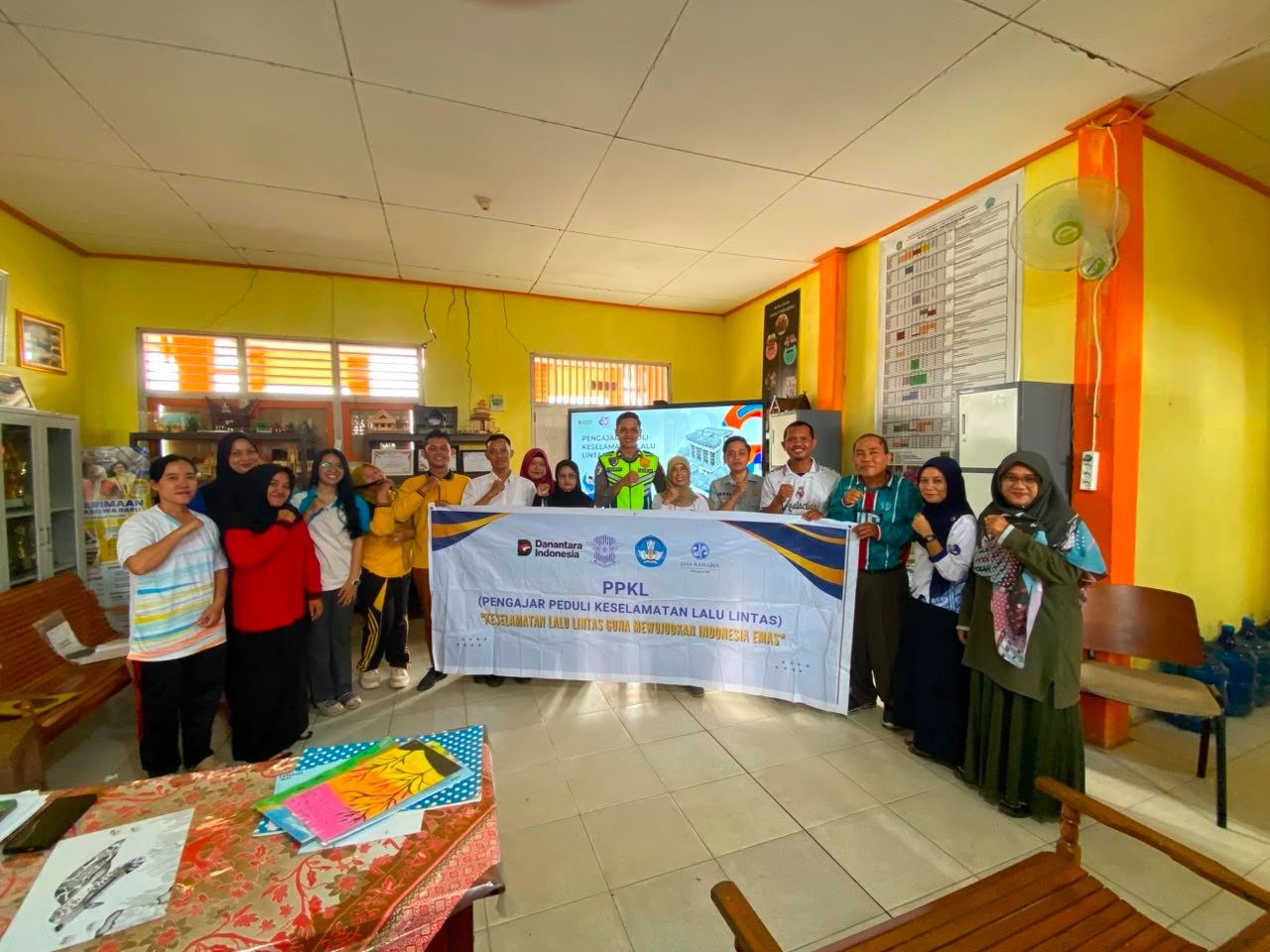 Komitmen Bersama Membangun Generasi Tertib Berlalu Lintas melalui Program Pengajar Peduli Keselamatan Lalu Lintas di Kabupaten Sekadau
