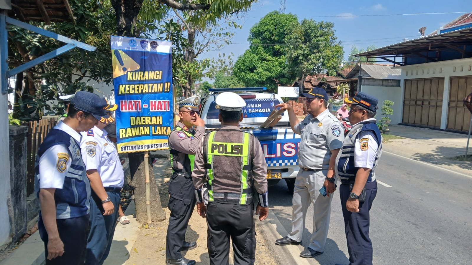 Tekan Angka Kecelakaan, Jasa Raharja Pati Bersama Tim Gabungan Survei Jalur Rawan dan Pasang Papan Imbauan
