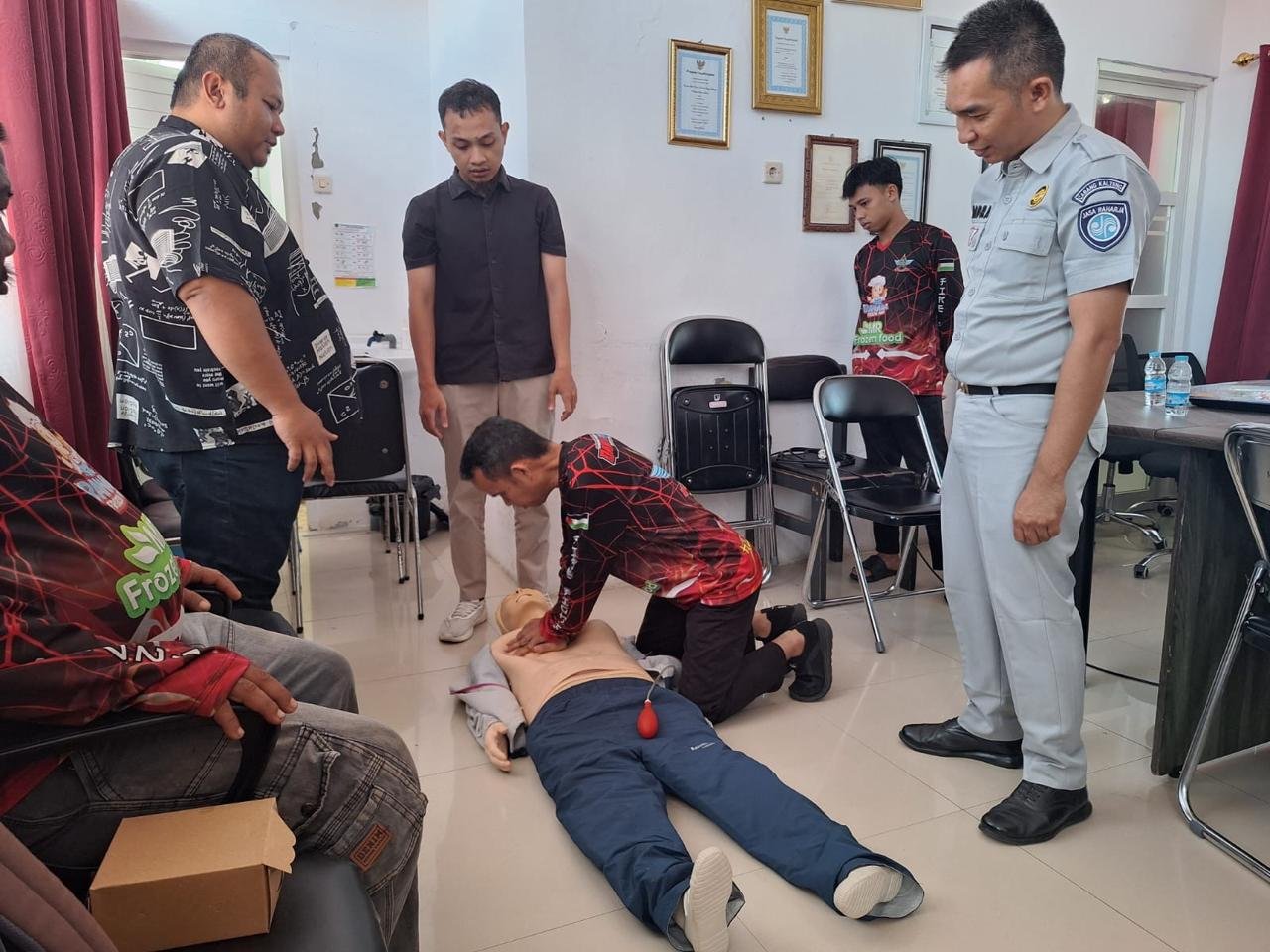 Jasa Raharja Kalteng dan RSUD Jaraga Sasameh Tingkatkan Kesiapsiagaan Relawan Damkar melalui Pelatihan PPGD