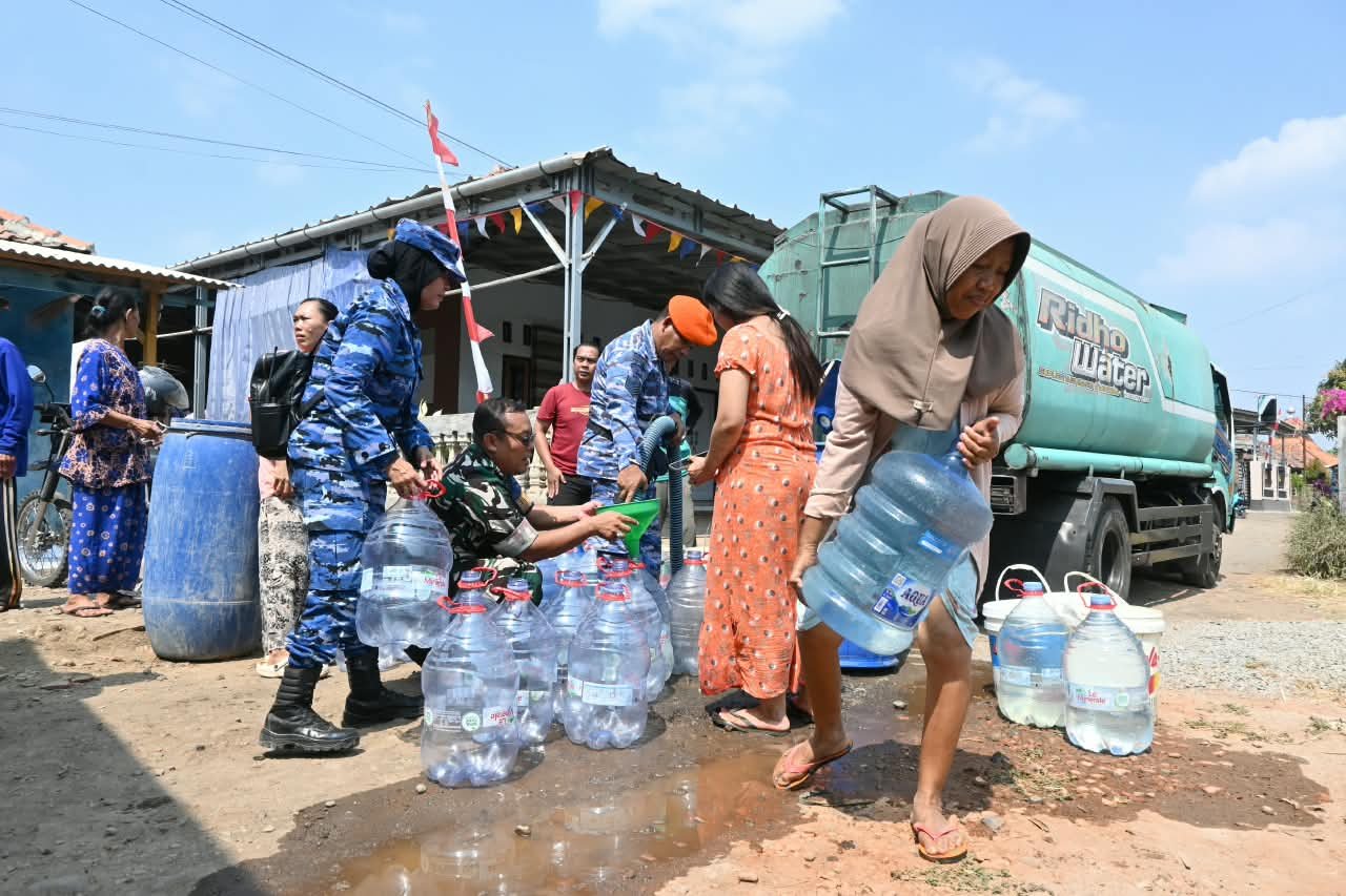 ‎Wujud Kepedulian Sosial, Lanud Soegiri-sukani Berbagi Air Bersih Bakti HUT TNI AU 81‎‎
